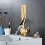 Deck Mounted Brass Waterfall Basin Faucet with Single Handle