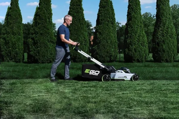 cordless-select-cut-lawn-mower-with-self-propelled-touch-drive-technology-30.webp | Jogoka