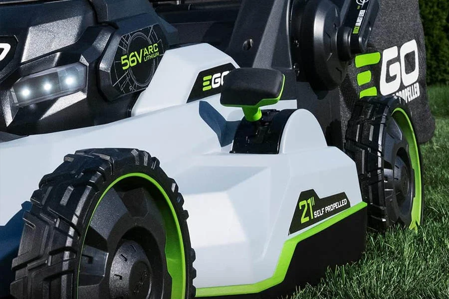 cordless-select-cut-lawn-mower-with-self-propelled-touch-drive-technology-33.webp | Jogoka