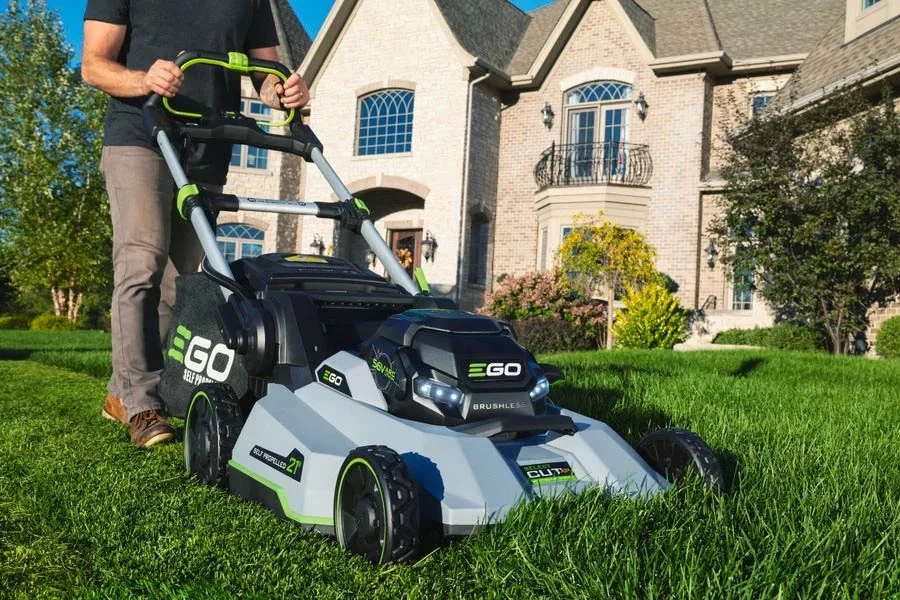 cordless-select-cut-lawn-mower-with-self-propelled-touch-drive-technology-8.webp | Jogoka