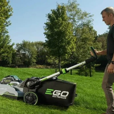 cordless-select-cut-lawn-mower-with-self-propelled-touch-drive-technology-1.webp