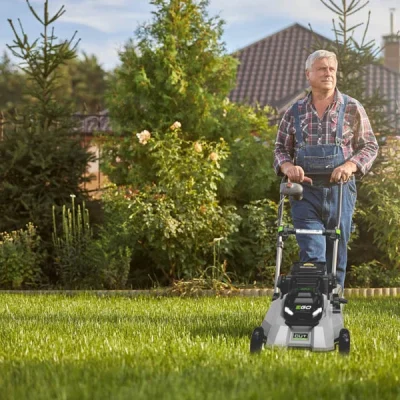 cordless-select-cut-lawn-mower-with-self-propelled-touch-drive-technology-10.webp