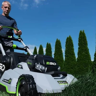 cordless-select-cut-lawn-mower-with-self-propelled-touch-drive-technology-31.webp