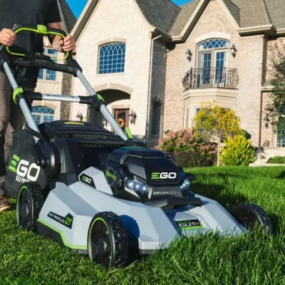 cordless-select-cut-lawn-mower-with-self-propelled-touch-drive-technology-8.webp
